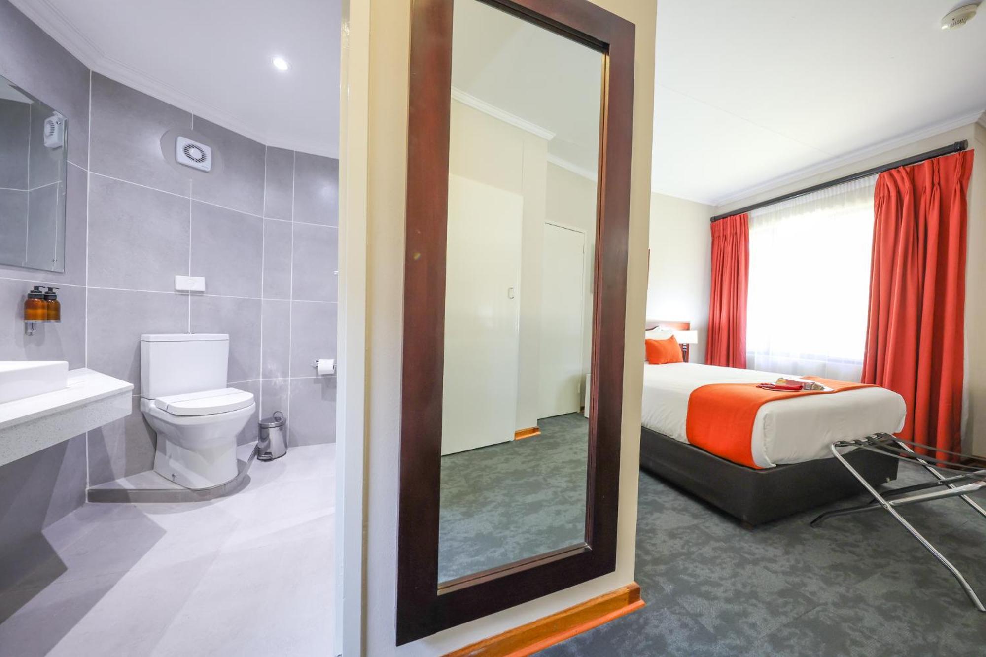 Cresta Botsalo Hotel Palapye Bagian luar foto