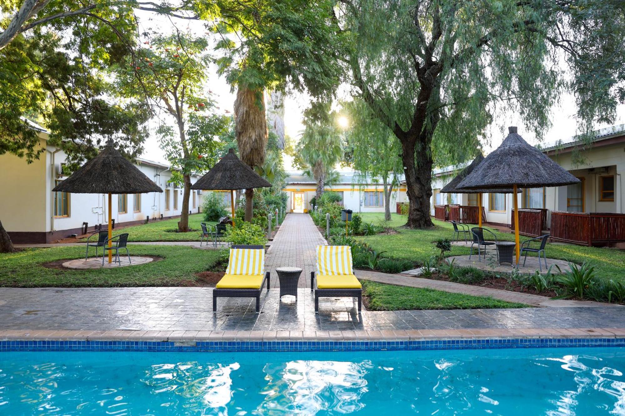 Cresta Botsalo Hotel Palapye Bagian luar foto