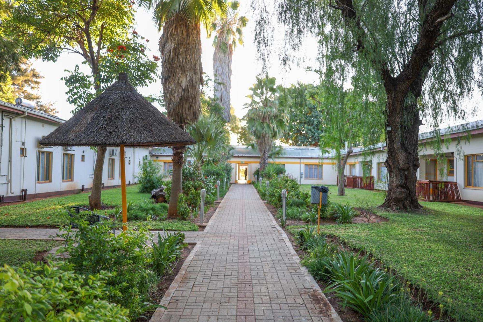Cresta Botsalo Hotel Palapye Bagian luar foto