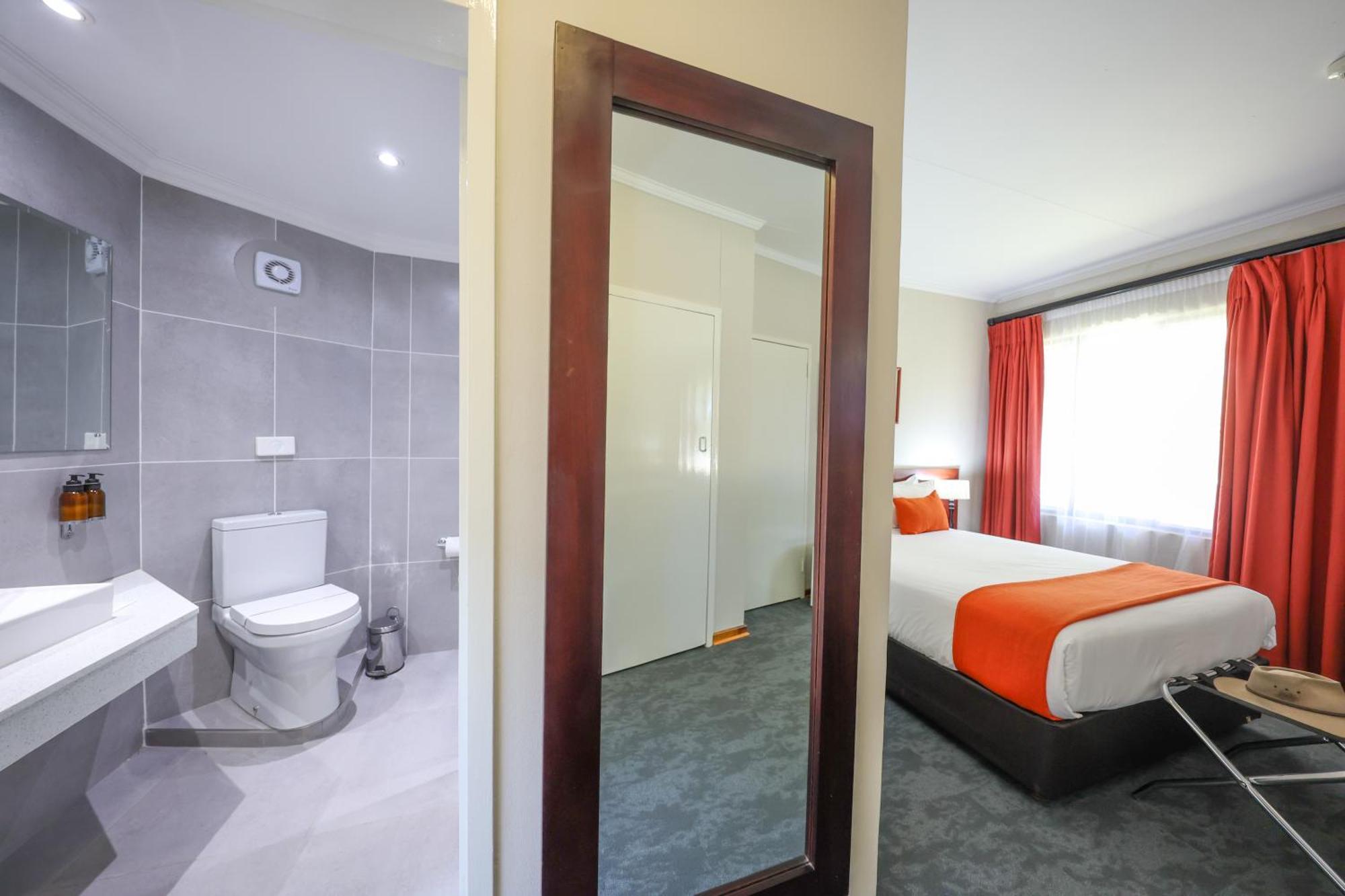 Cresta Botsalo Hotel Palapye Bagian luar foto