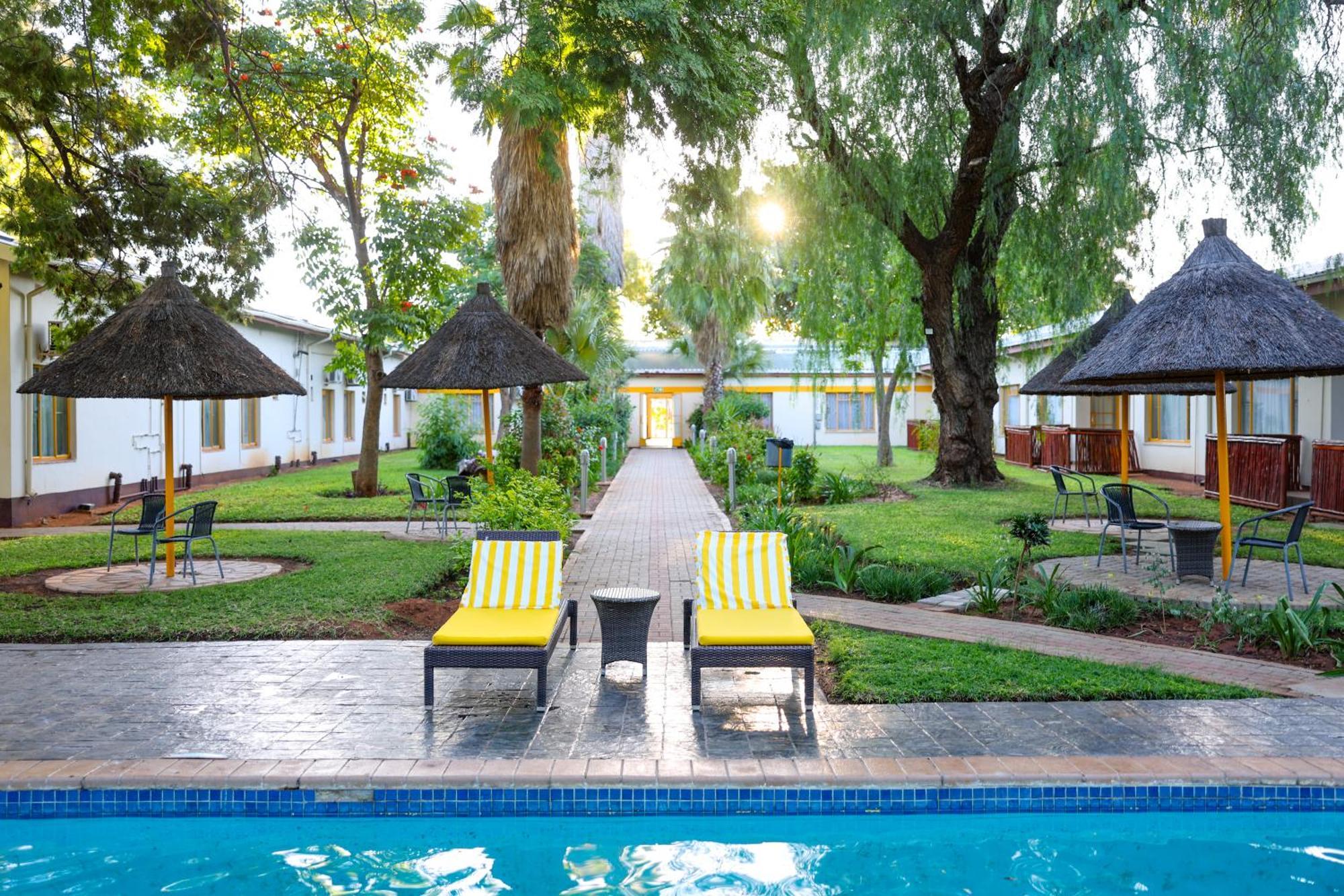 Cresta Botsalo Hotel Palapye Bagian luar foto