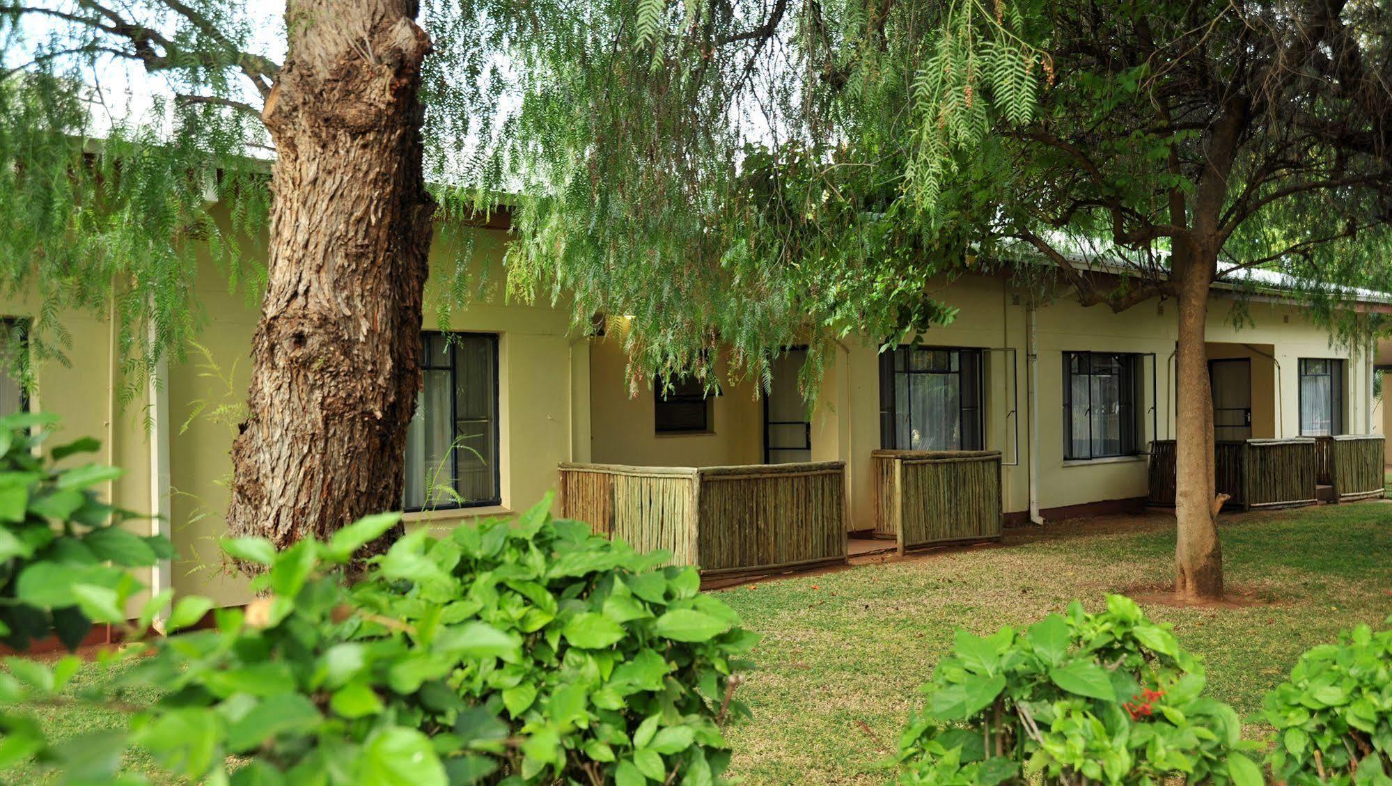 Cresta Botsalo Hotel Palapye Bagian luar foto