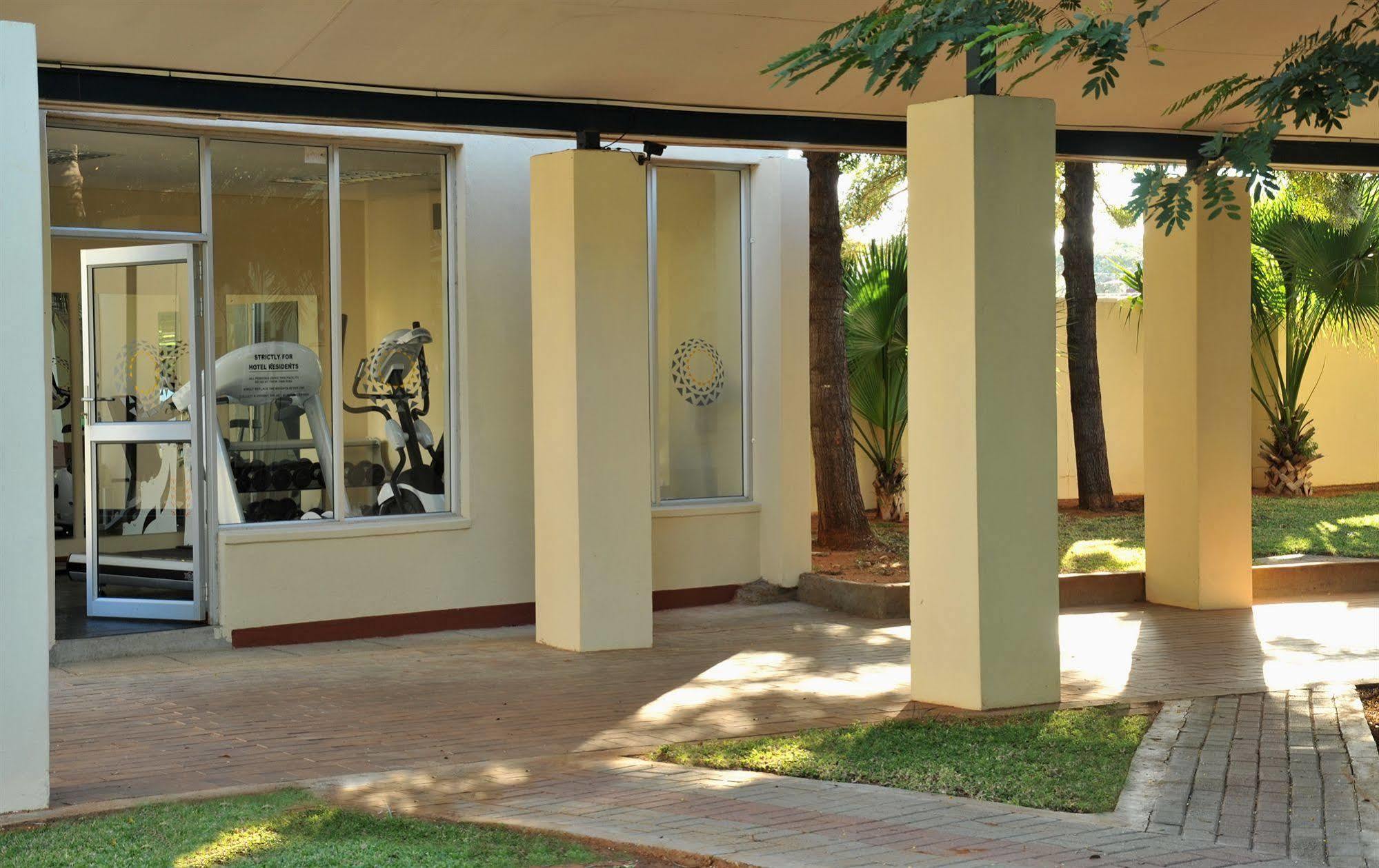 Cresta Botsalo Hotel Palapye Bagian luar foto