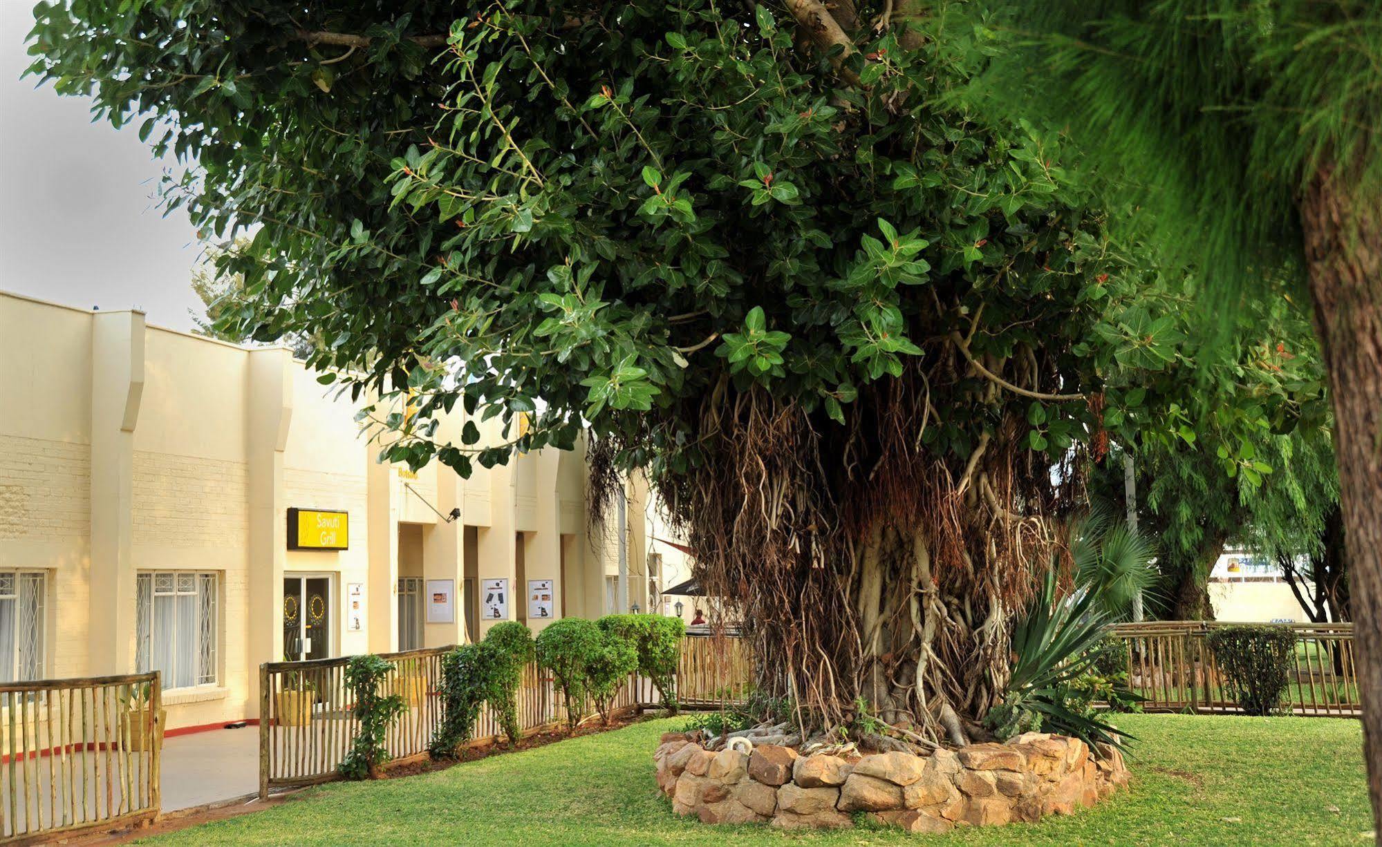 Cresta Botsalo Hotel Palapye Bagian luar foto