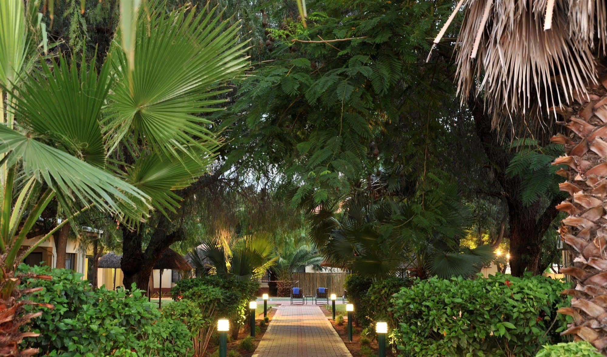 Cresta Botsalo Hotel Palapye Bagian luar foto