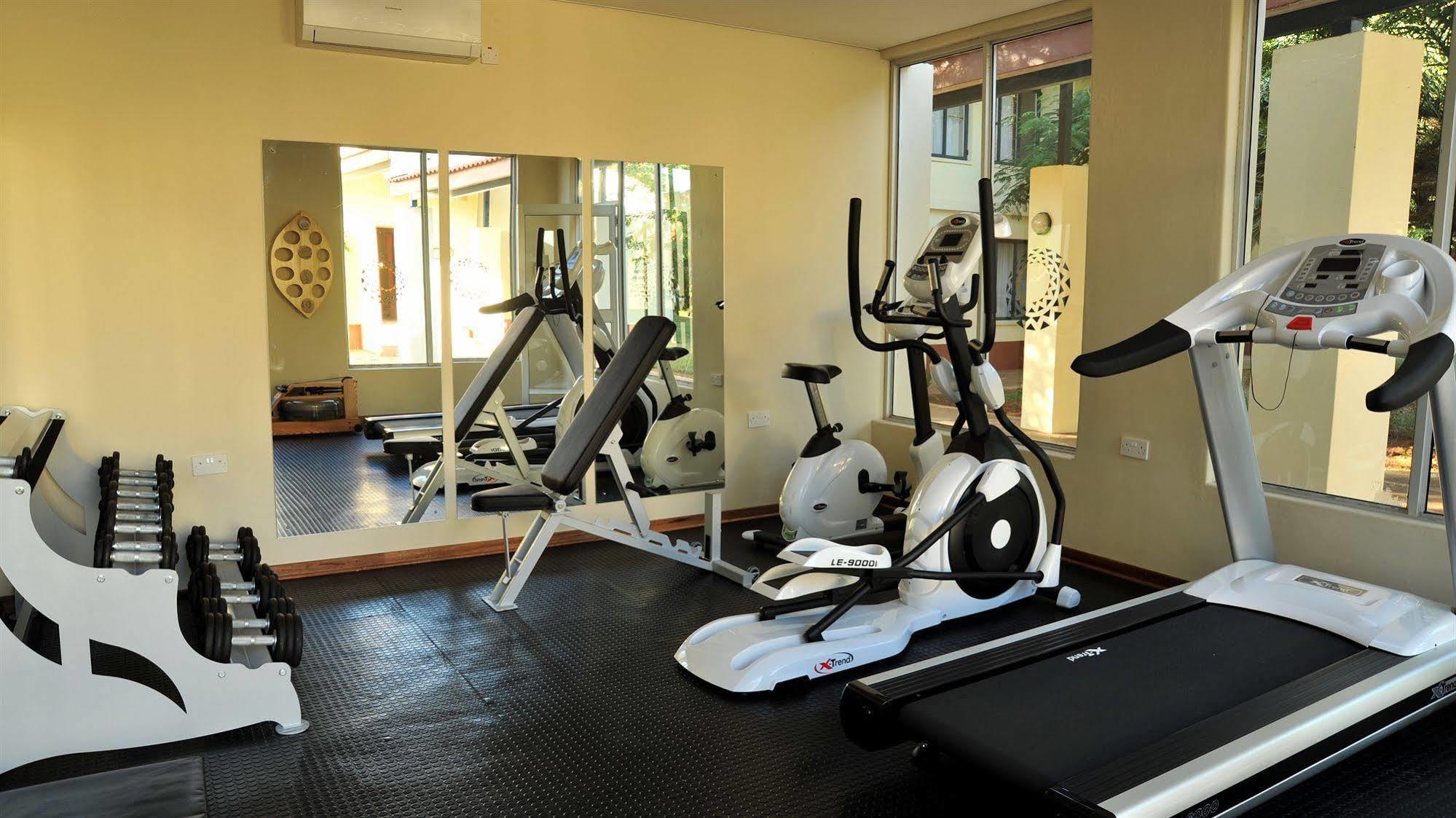 Cresta Botsalo Hotel Palapye Bagian luar foto
