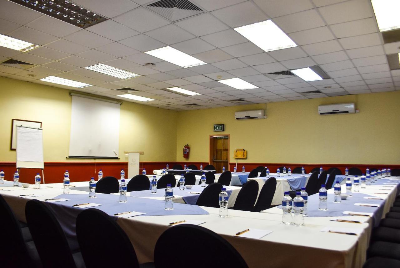 Cresta Botsalo Hotel Palapye Bagian luar foto